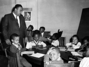 The Rev. L. Francis Griffin of First Baptist Church visits with children at a “training center” set up to reinforce basic academic skills while Prince Edward County’s public schools were closed.